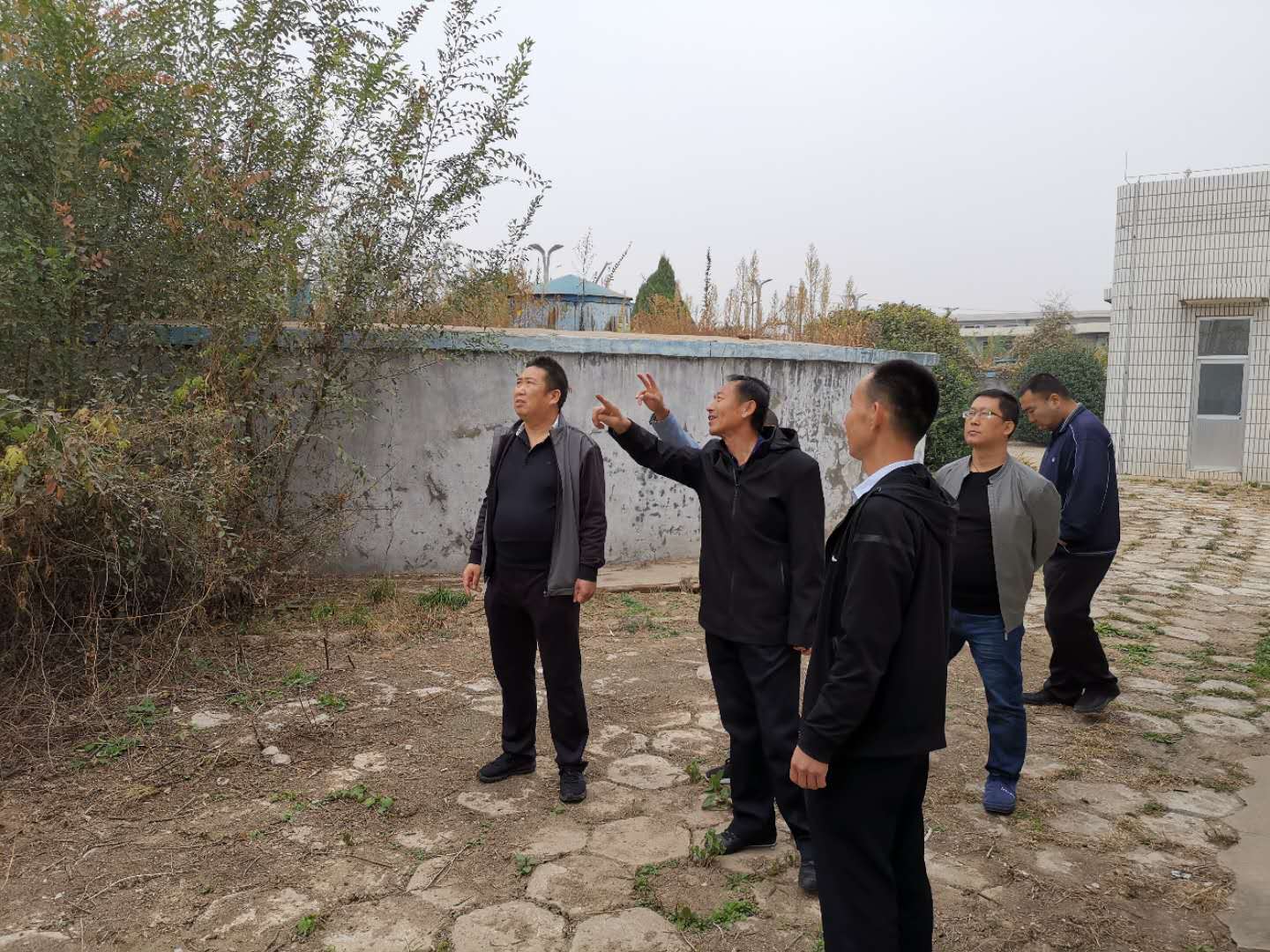 公司總經(jīng)理王建人在供水、污水生產(chǎn)一線開展風(fēng)險(xiǎn)隱患排查 (1).jpg